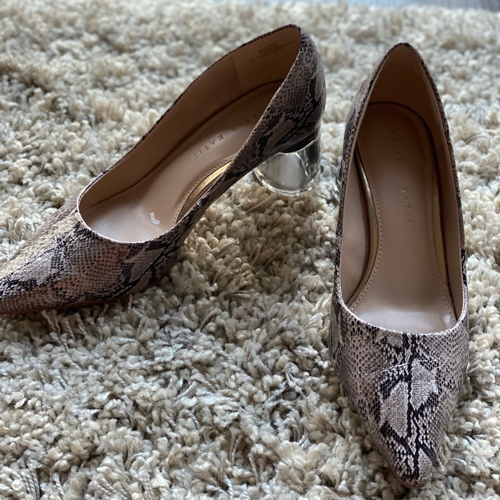 Kelly & Katie Kipling Snake Pump